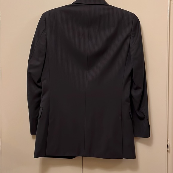Dark gray suit coat - Picture 4 of 7